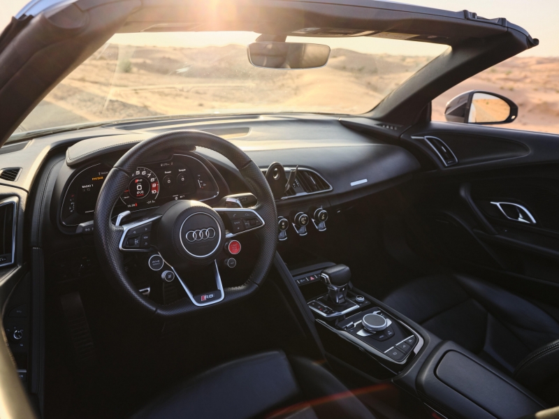 White Audi R8 V10 Spyder 2020